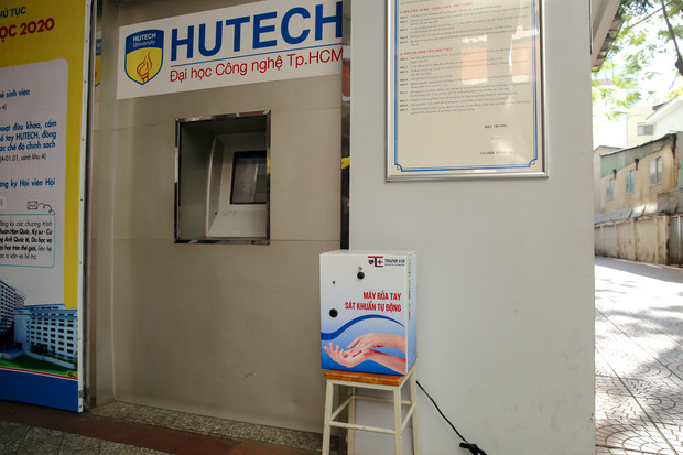 Trường ĐH Công nghệ TP. HCM phải phun khử trùng vì BN1342 đi học ảnh 15