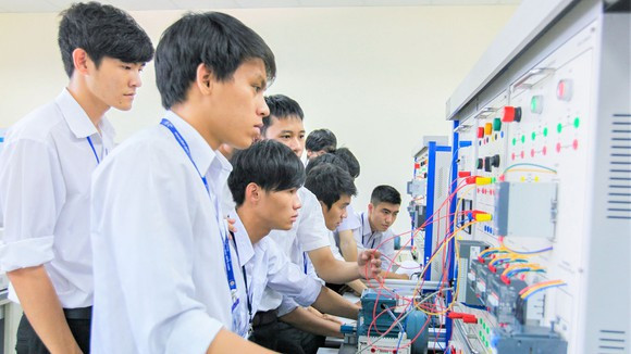 Học phí trường đại học tăng kịch trần: Có đi đôi với chất lượng? ảnh 2