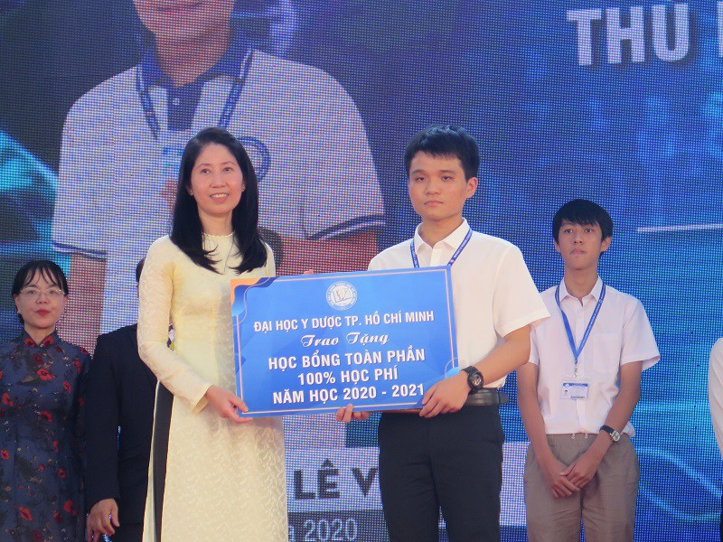 Học phí trường đại học tăng kịch trần: Trường làm gì để hỗ trợ sinh viên? ảnh 1