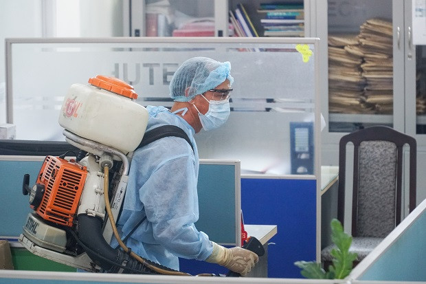 Trường ĐH Công nghệ TP. HCM phải phun khử trùng vì BN1342 đi học ảnh 7