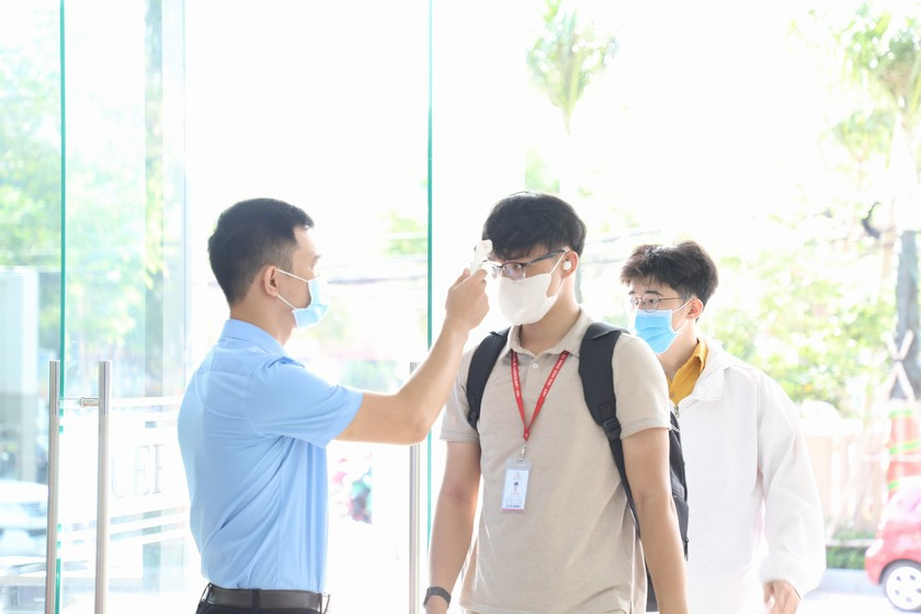 Sinh viên hào hứng trở lại giảng đường ảnh 9