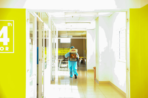 Trường ĐH Công nghệ TP. HCM phải phun khử trùng vì BN1342 đi học ảnh 3