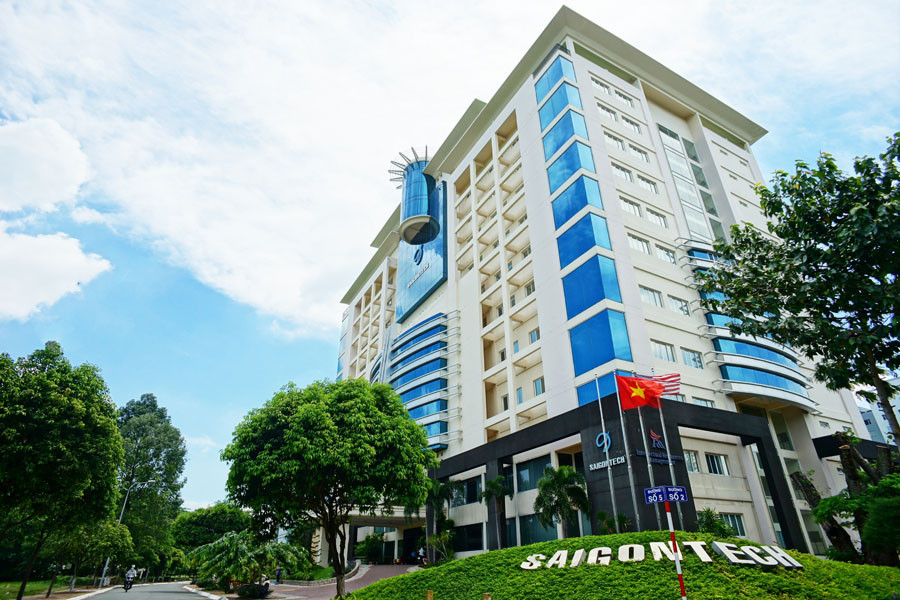 Ngân hàng rao bán trường SaigonTech ảnh 1
