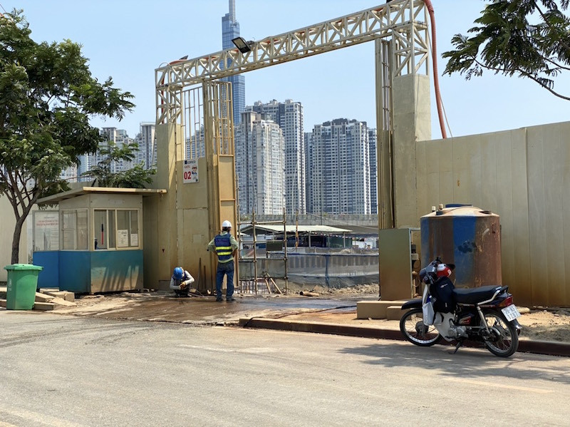 Sài Gòn đường phố vắng tanh, công trường vẫn tấp nập thi công ảnh 10