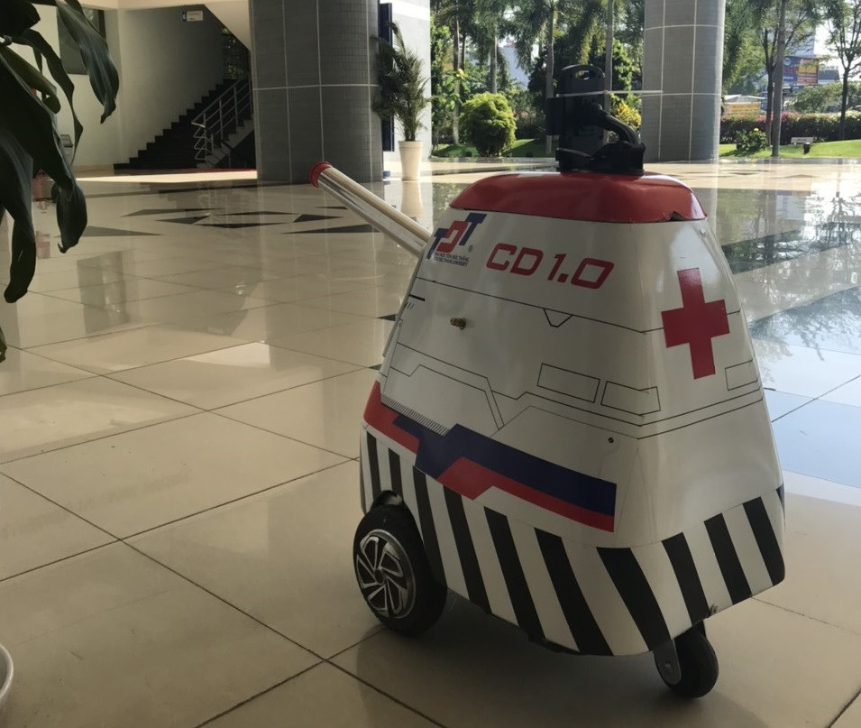 Robot khử khuẩn CD 1.0 (Covid Defender 1.0). Trường ĐH Tôn Đức Thắng chế tạo rotbot khử khuẩn để chống dịch COVID-19 ảnh 2