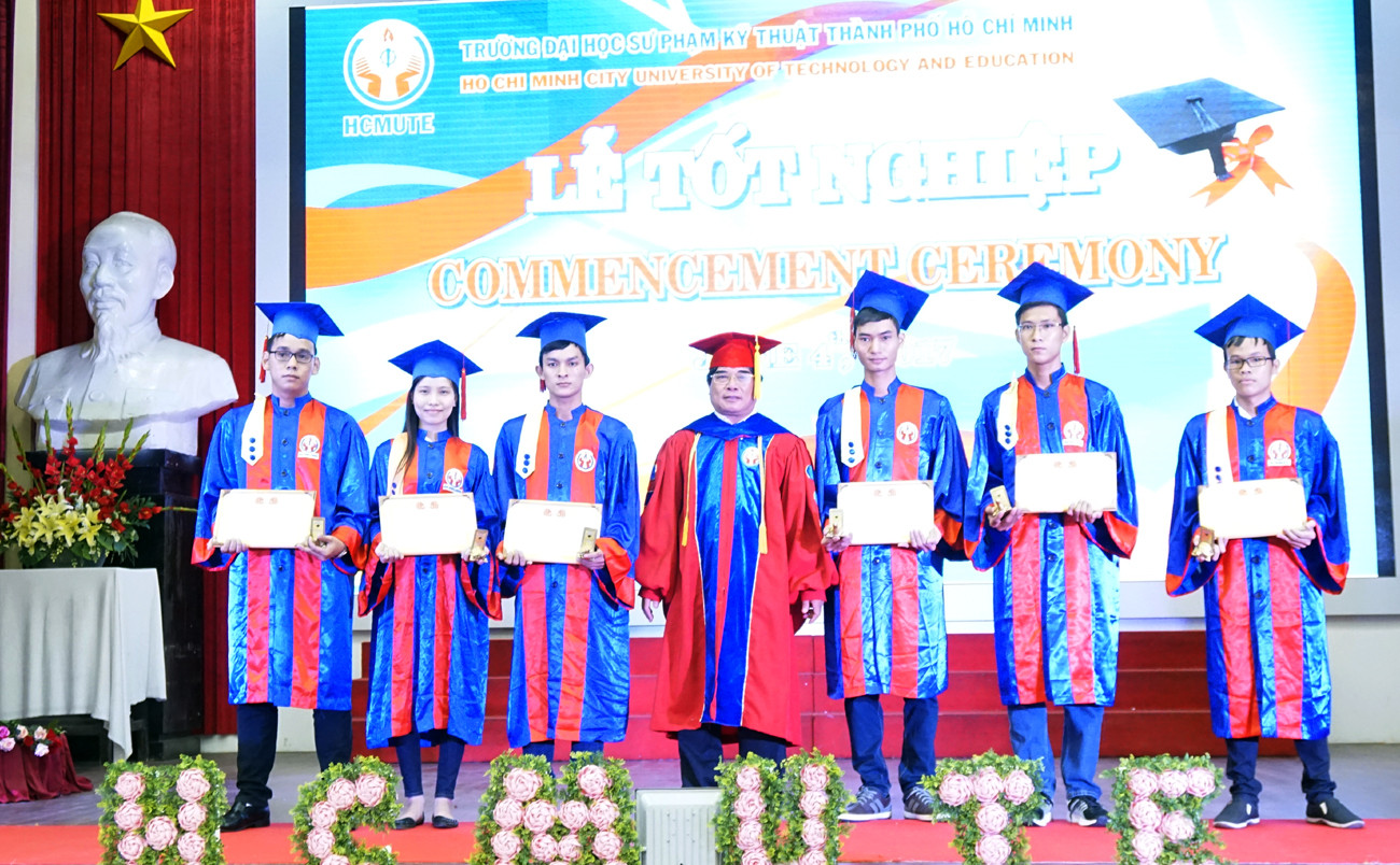 Vì dịch COVID-19, hàng ngàn sinh viên không thể nhận bằng tốt nghiệp ảnh 3