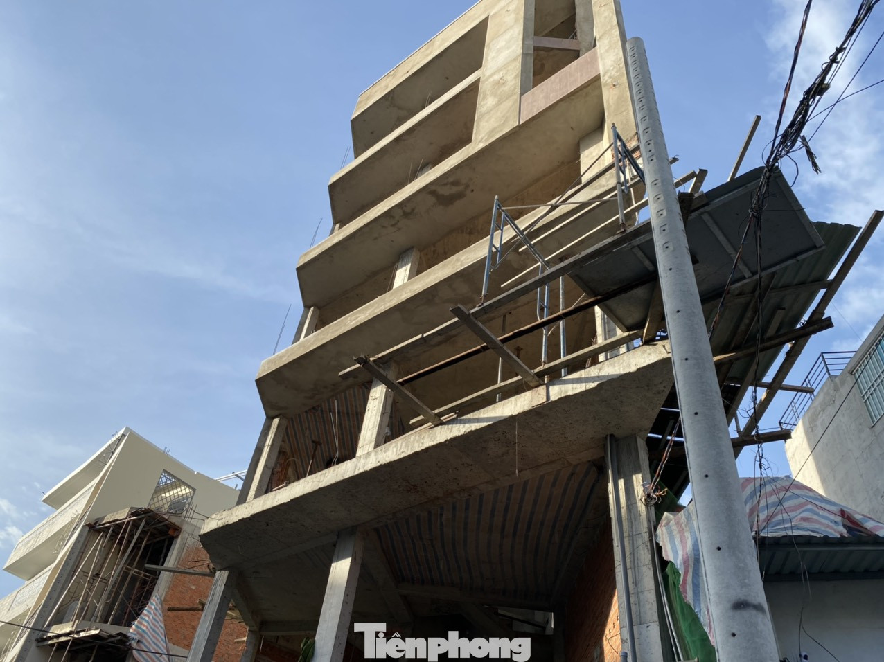 Loạt nhà siêu mỏng ở Sài Gòn vì 'nhường' đất mở rộng đường ảnh 25