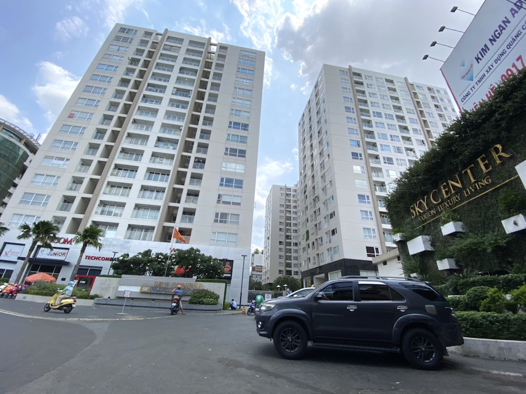 Nhìn gần bốn con đường ở Sài Gòn ken đặc chung cư ảnh 1