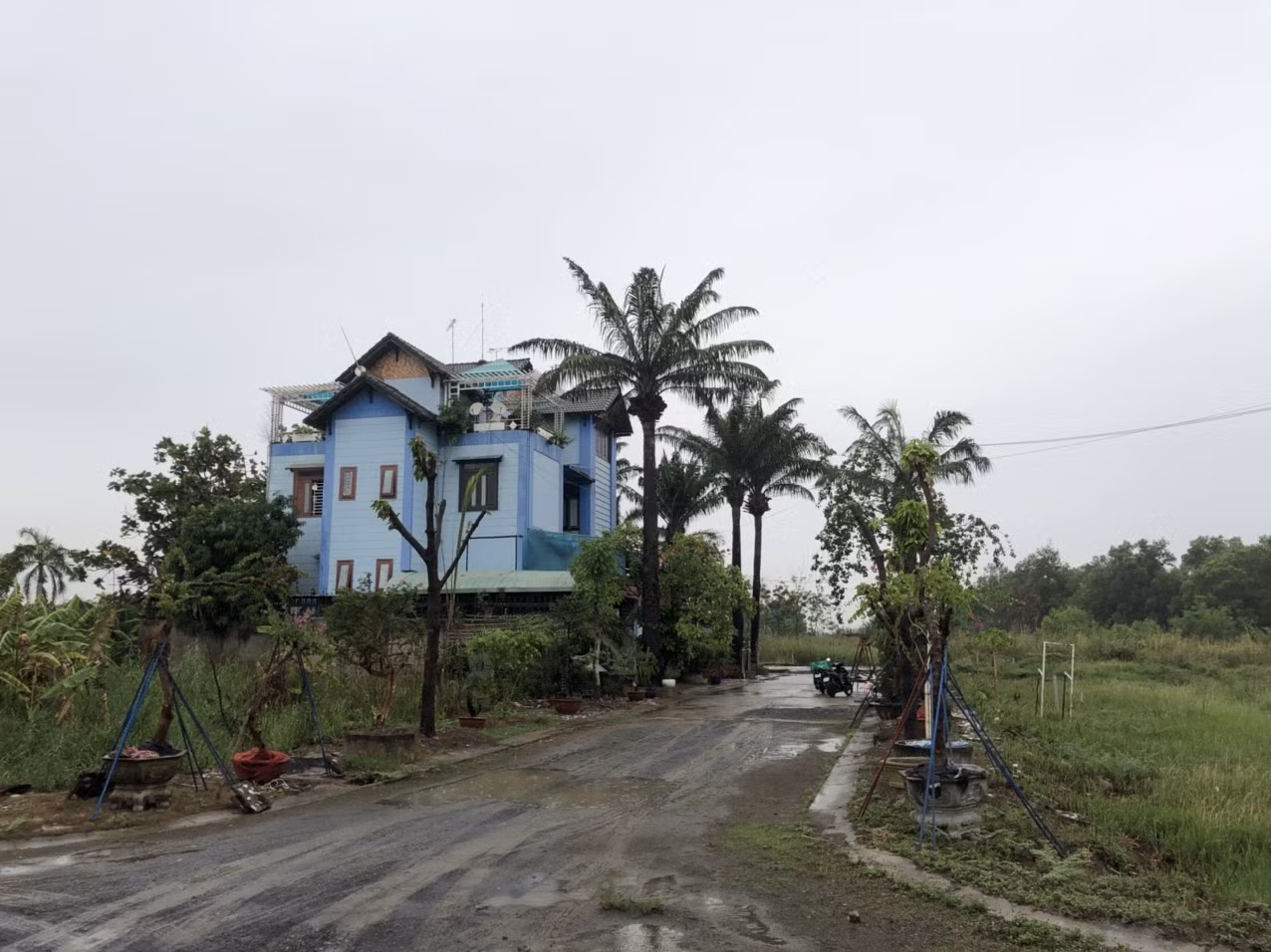 6 công trình không phép chưa tháo dỡ, khách hàng căng băng rôn phản đối ảnh 2