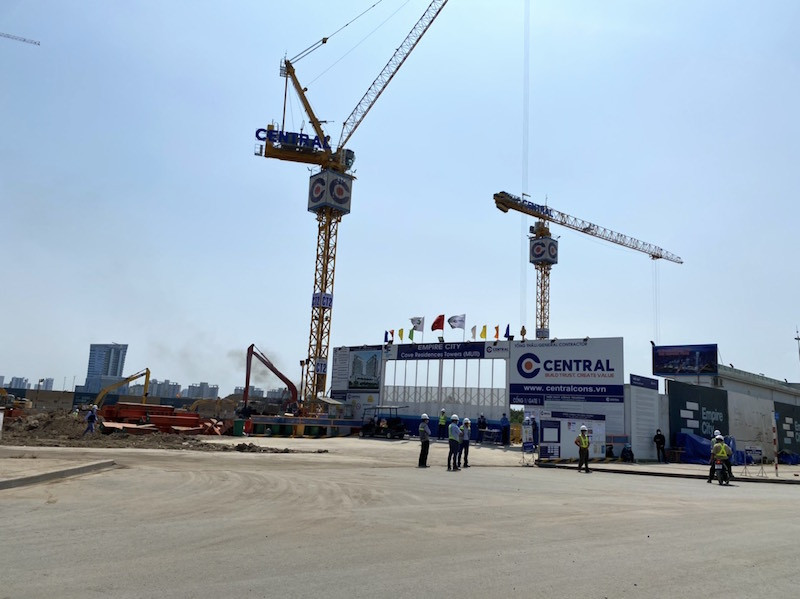 Sài Gòn đường phố vắng tanh, công trường vẫn tấp nập thi công ảnh 8