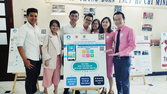 Hướng nghiệp trực tuyến vì dịch COVID-19 ảnh 1