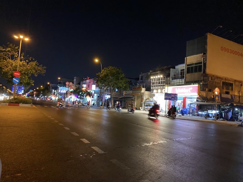 Cửa ngõ TPHCM về miền Tây vắng hoe trước giờ cách ly toàn xã hội ảnh 5