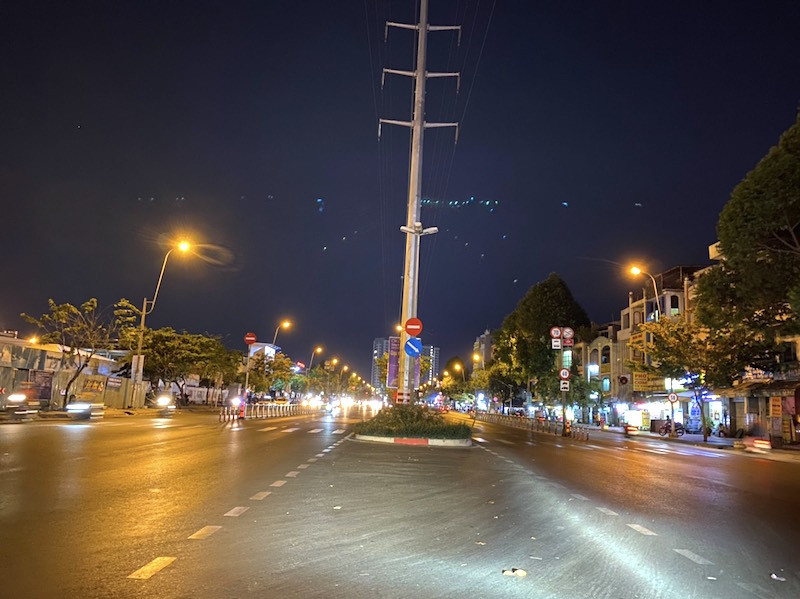 Cửa ngõ TPHCM về miền Tây vắng hoe trước giờ cách ly toàn xã hội ảnh 4