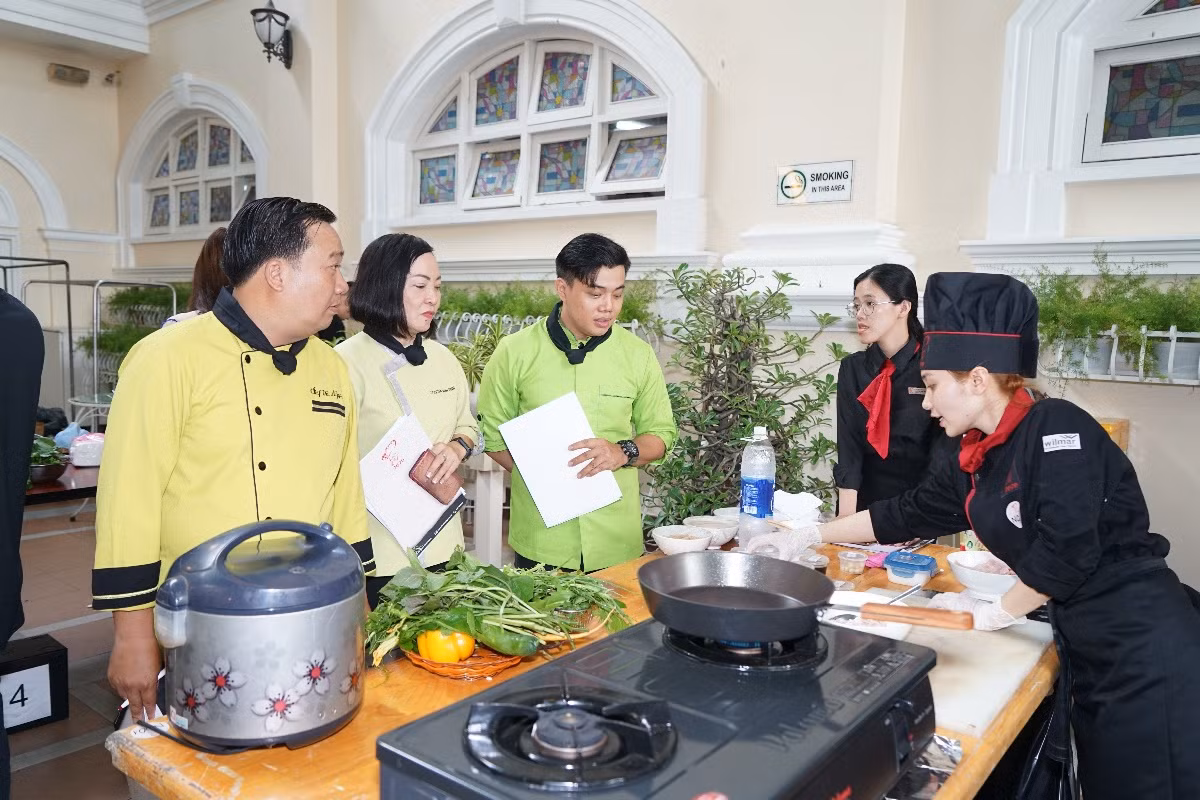 Sinh viên trường ĐH Hoa Sen nâng tầm ẩm thực Việt ảnh 2