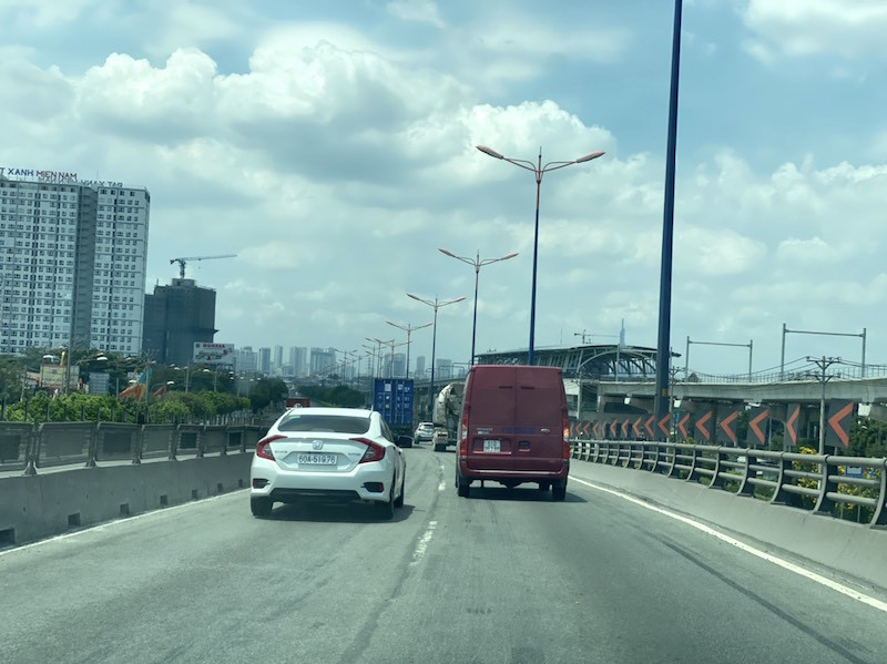 Cận cảnh chốt kiểm soát COVID-19 ở 7 cửa ngõ TPHCM ảnh 14