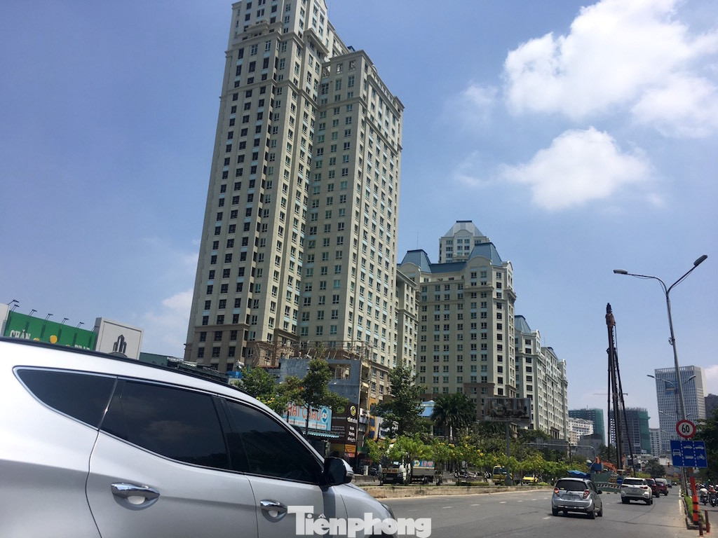 Tận thấy tuyến đường gánh cả 'rừng' chung cư ở TPHCM bị thanh tra quy hoạch ảnh 16