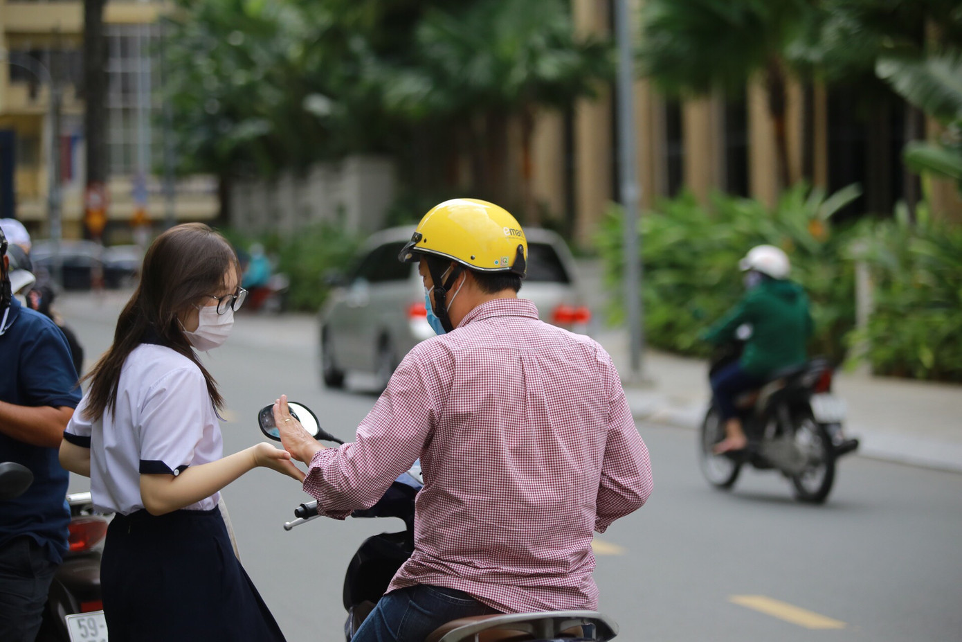 Thủ tướng: Không để thí sinh trễ giờ thi vì ùn tắc giao thông ảnh 1