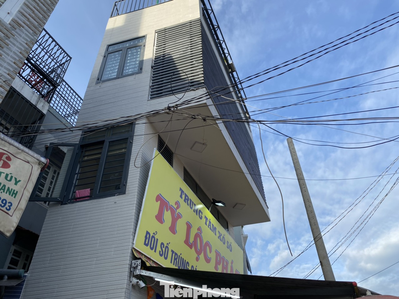 Loạt nhà siêu mỏng ở Sài Gòn vì 'nhường' đất mở rộng đường ảnh 23