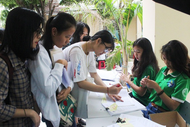 Hàng loạt trường ở miền Trung cho sinh viên nghỉ học vì lũ lụt ảnh 2