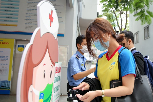Sinh viên lo lắng khi tới giảng đường vì dịch COVID-19 ảnh 1