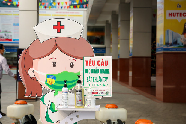 Trường ĐH Công nghệ TP. HCM phải phun khử trùng vì BN1342 đi học ảnh 16