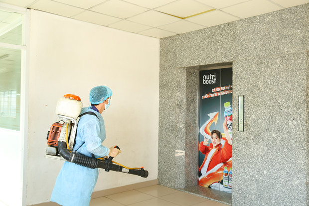 Trường ĐH Công nghệ TP. HCM phải phun khử trùng vì BN1342 đi học ảnh 4