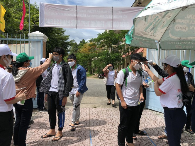 Điểm thi tốt nghiệp THPT 2020 khá cao ở nhiều địa phương ảnh 1