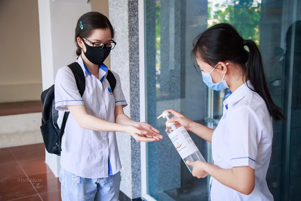 Sinh viên hào hứng trở lại giảng đường ảnh 14