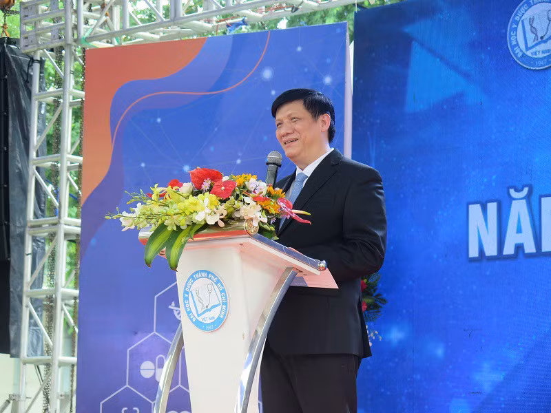 Quyền Bộ trưởng Bộ Y tế đặt hàng gì với sinh viên ngành Y? ảnh 1