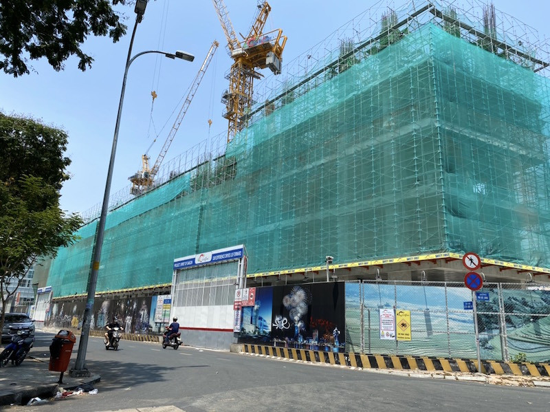 Sài Gòn đường phố vắng tanh, công trường vẫn tấp nập thi công ảnh 14