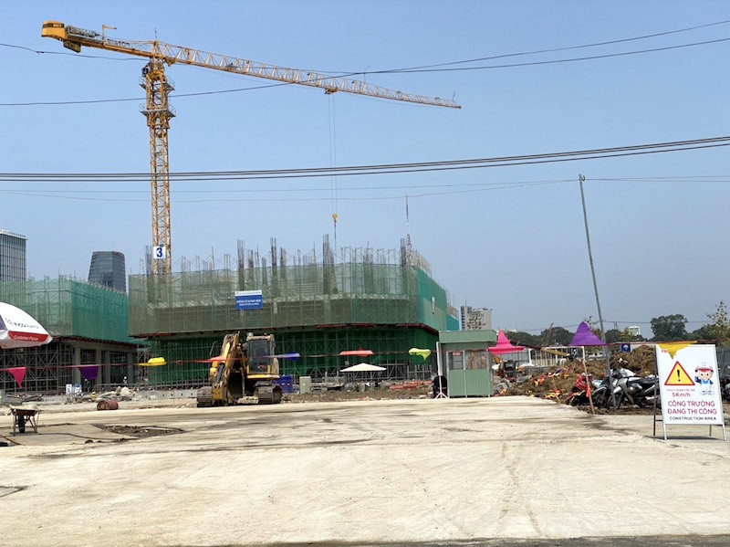 Sài Gòn đường phố vắng tanh, công trường vẫn tấp nập thi công ảnh 11