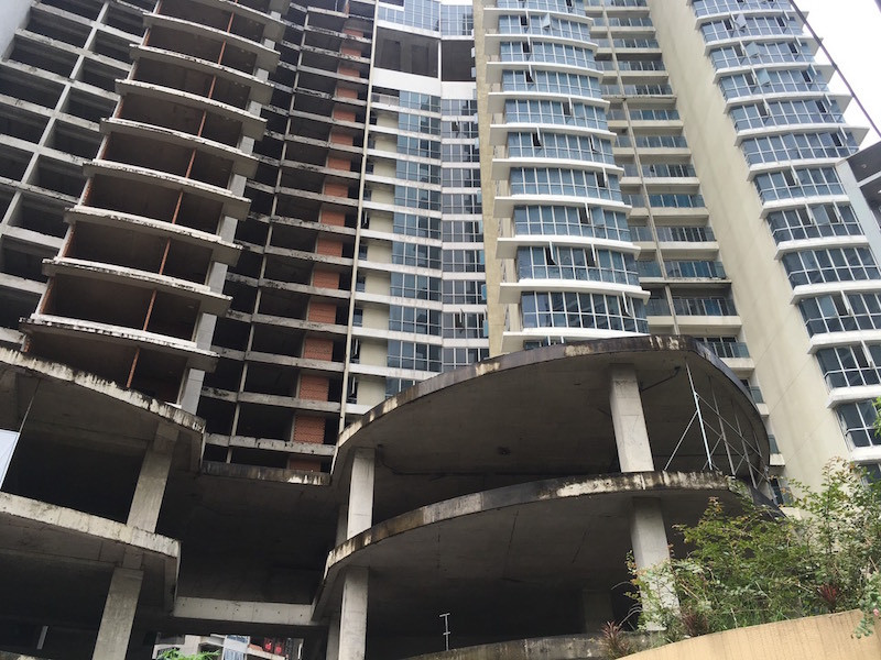 Dịch COVID-19: Ngân hàng chật vật phát mại nợ xấu bất động sản ảnh 1