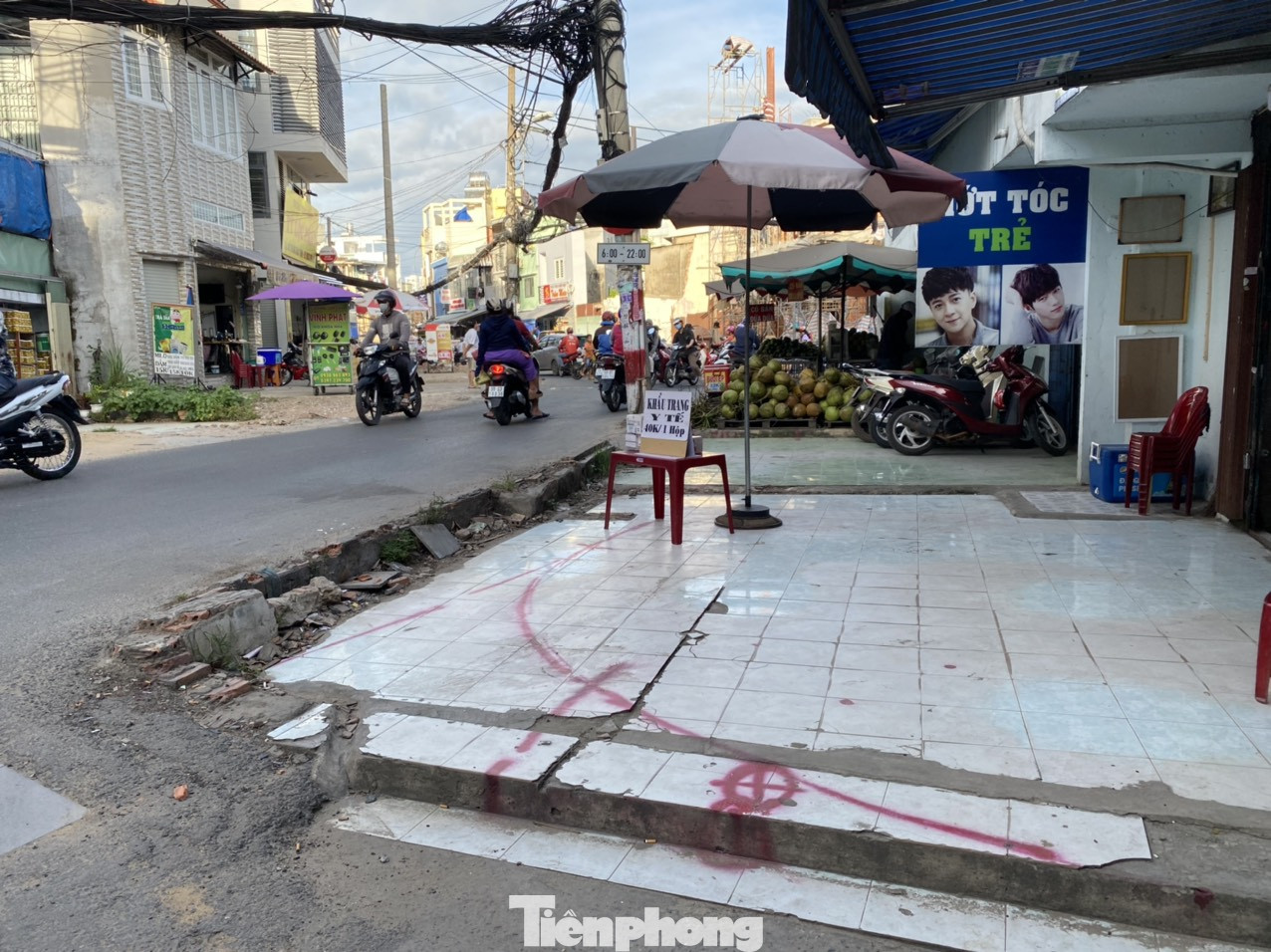 Loạt nhà siêu mỏng ở Sài Gòn vì 'nhường' đất mở rộng đường ảnh 4