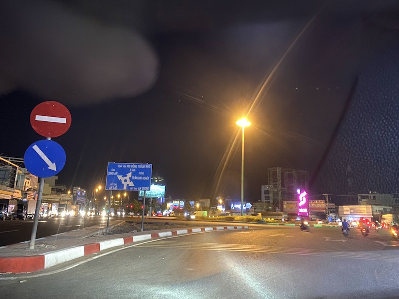 Cửa ngõ TPHCM về miền Tây vắng hoe trước giờ cách ly toàn xã hội ảnh 10