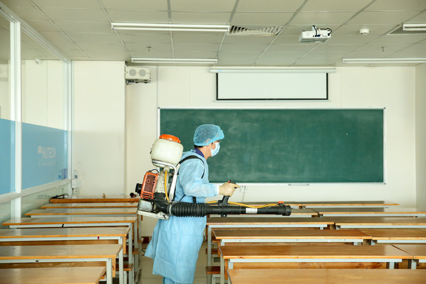 Trường ĐH Công nghệ TP. HCM phải phun khử trùng vì BN1342 đi học ảnh 11