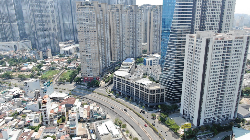 Con đường dài hơn 3km gánh cả 'rừng chung cư' ở Sài Gòn ảnh 4