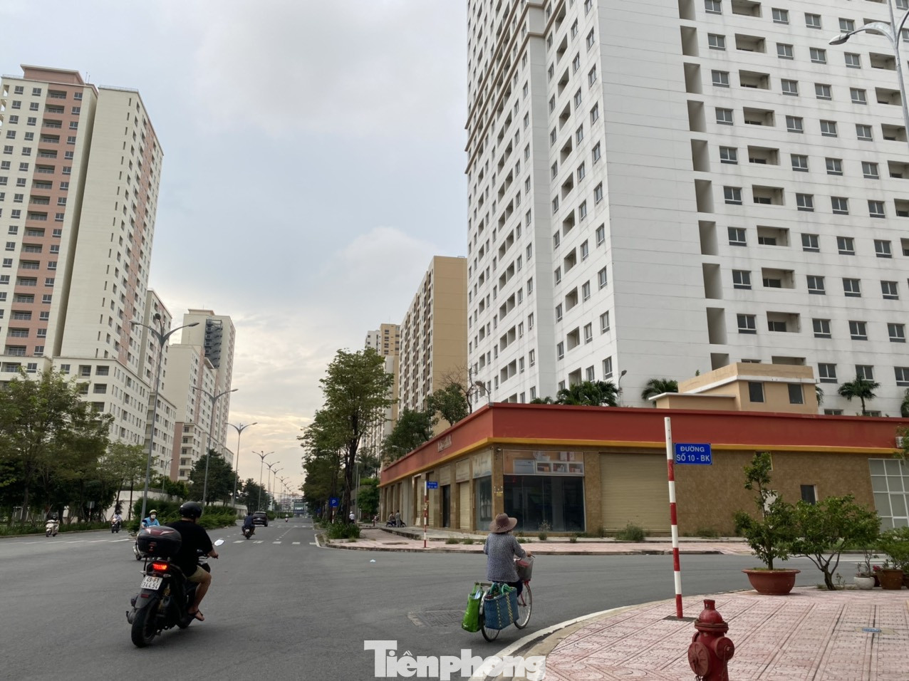 Xót xa chục ngàn căn hộ tái định cư bỏ không lãng phí ở Sài Gòn ảnh 1