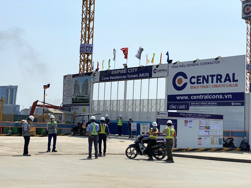 Sài Gòn đường phố vắng tanh, công trường vẫn tấp nập thi công ảnh 7