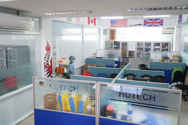 Trường ĐH Công nghệ TP. HCM phải phun khử trùng vì BN1342 đi học ảnh 14