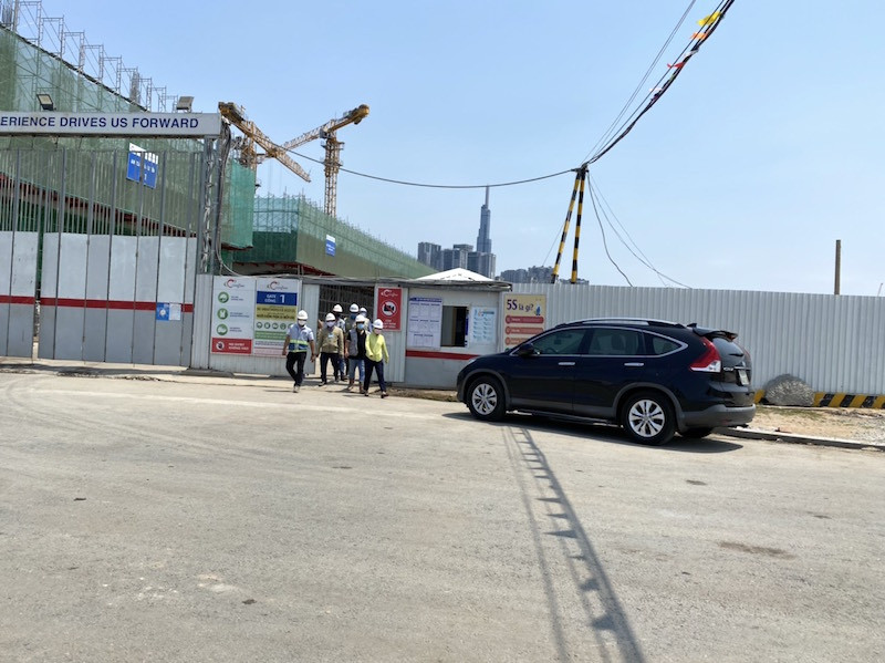 Sài Gòn đường phố vắng tanh, công trường vẫn tấp nập thi công ảnh 12