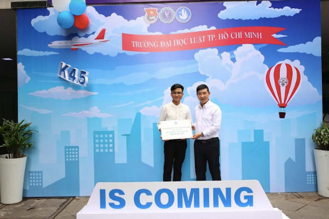 Bùi Công Dân của “Cặp lá yêu thương” được trường ĐH Luật TP. HCM tặng 100% học phí ảnh 1