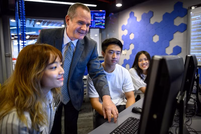 Trường đại học chạy đua “vợt” du học sinh bị ảnh hưởng dịch COVID-19 ảnh 1