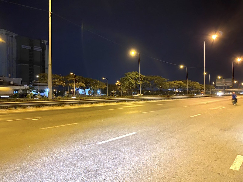 Cửa ngõ TPHCM về miền Tây vắng hoe trước giờ cách ly toàn xã hội ảnh 13