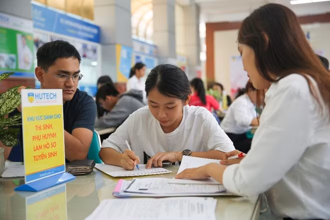 Kỳ thi tốt nghiệp THPT chia làm 2 đợt, thí sinh xét tuyển vào đại học như thế nào? ảnh 2