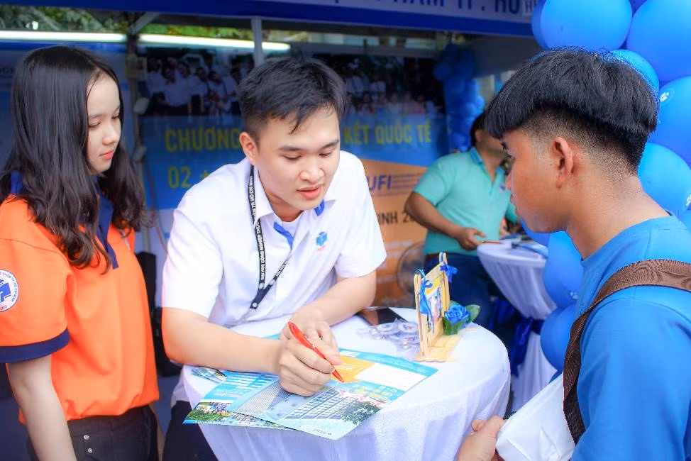 Trường ĐH Công nghiệp Thực phẩm TP. HCM&nbsp;dành 40% chỉ tiêu để xét học bạ ở năm 2021 ảnh 1