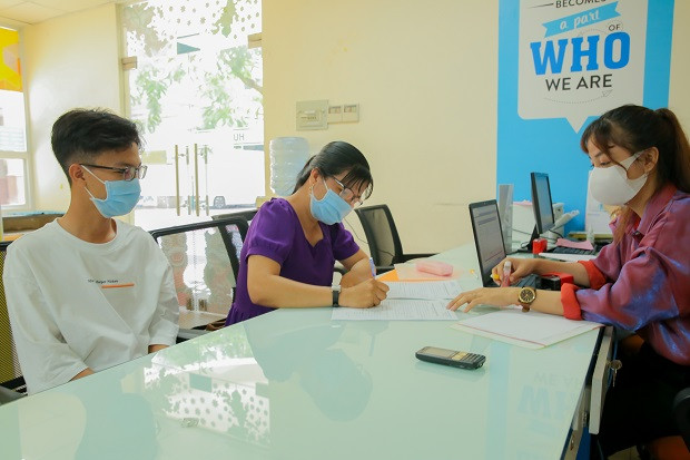 Hàng chục nghìn sinh viên đi học trở lại, chuyên gia cảnh báo gì? ảnh 2