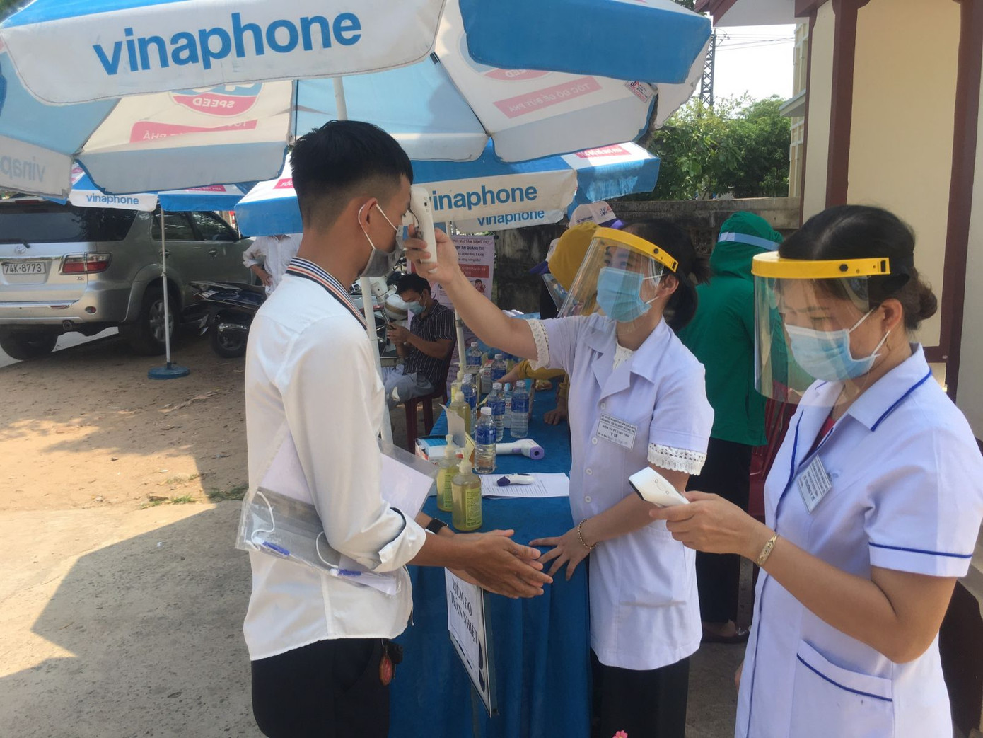 Chiều nay, hơn 26.000 thí sinh làm thủ tục dự thi tốt nghiệp đợt 2 ảnh 1