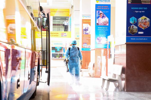 Trường ĐH Công nghệ TP. HCM phải phun khử trùng vì BN1342 đi học ảnh 5