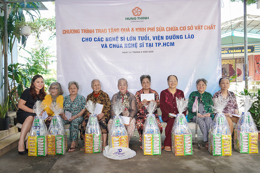 Tập đoàn Hưng Thịnh mang yêu thương đến Viện Dưỡng lão nghệ sĩ và Chùa Nghệ sĩ TPHCM ảnh 2