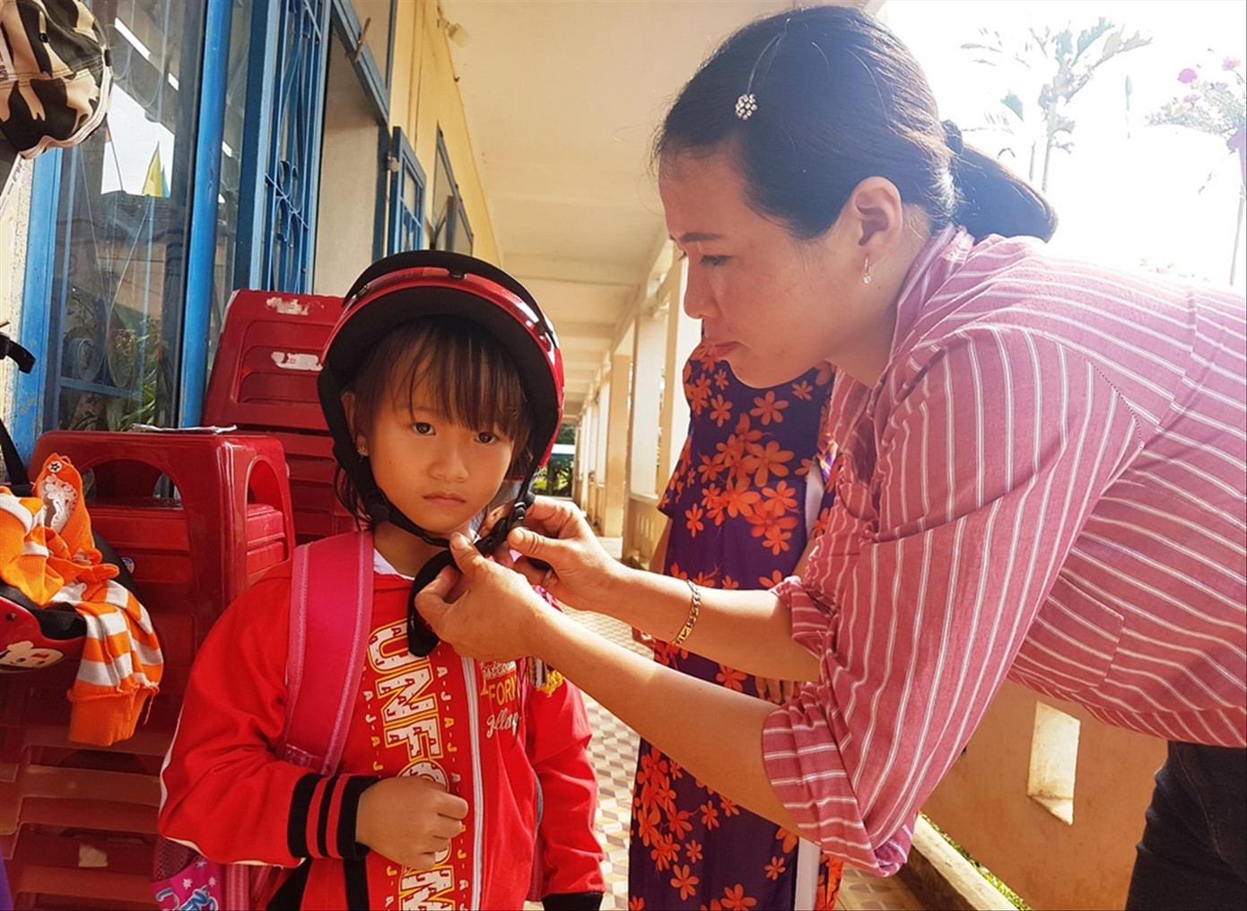 8 năm làm 'xe ôm' miễn phí cho trò nghèo ảnh 1